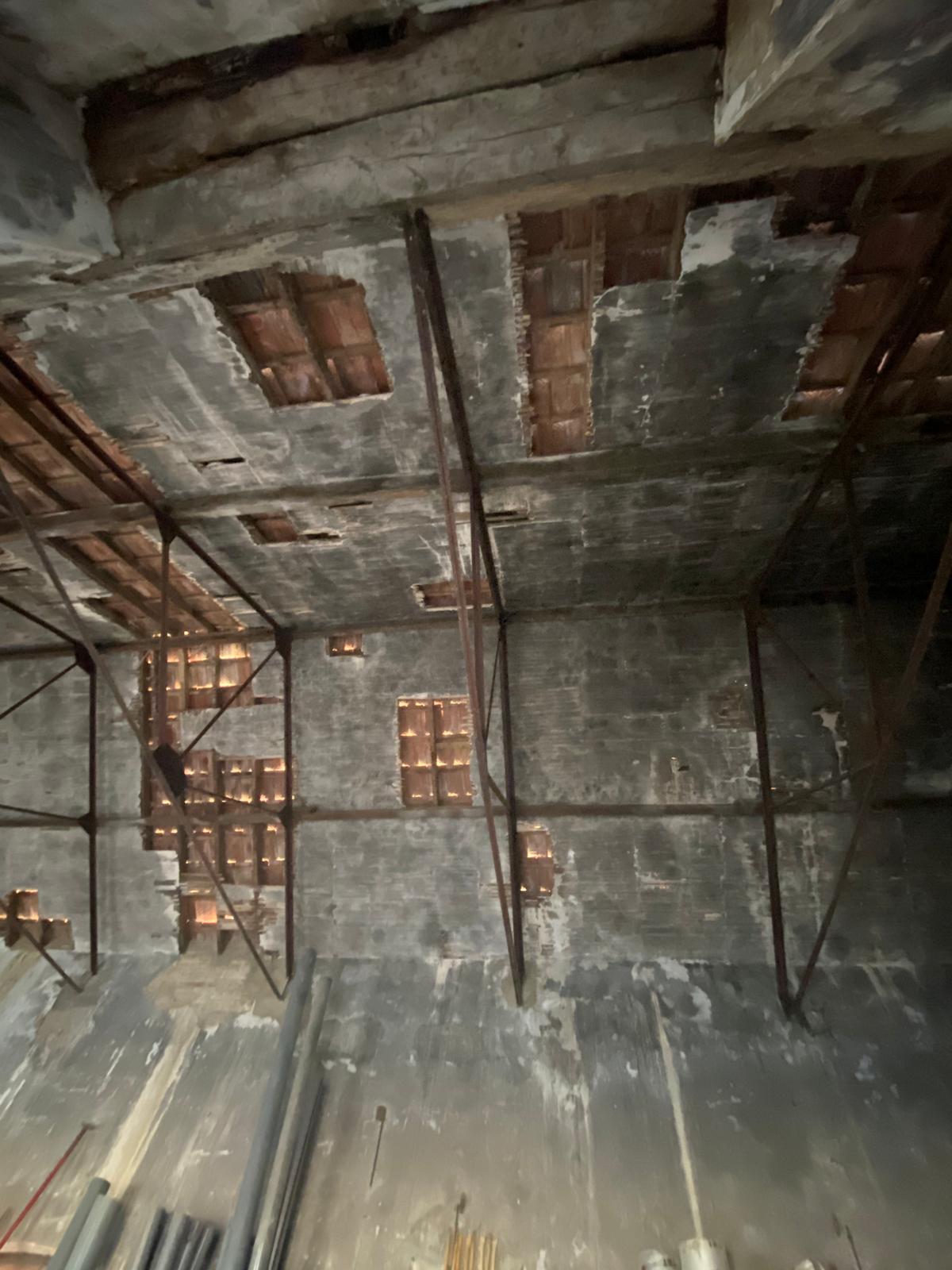 Original industrial iron ceiling structure