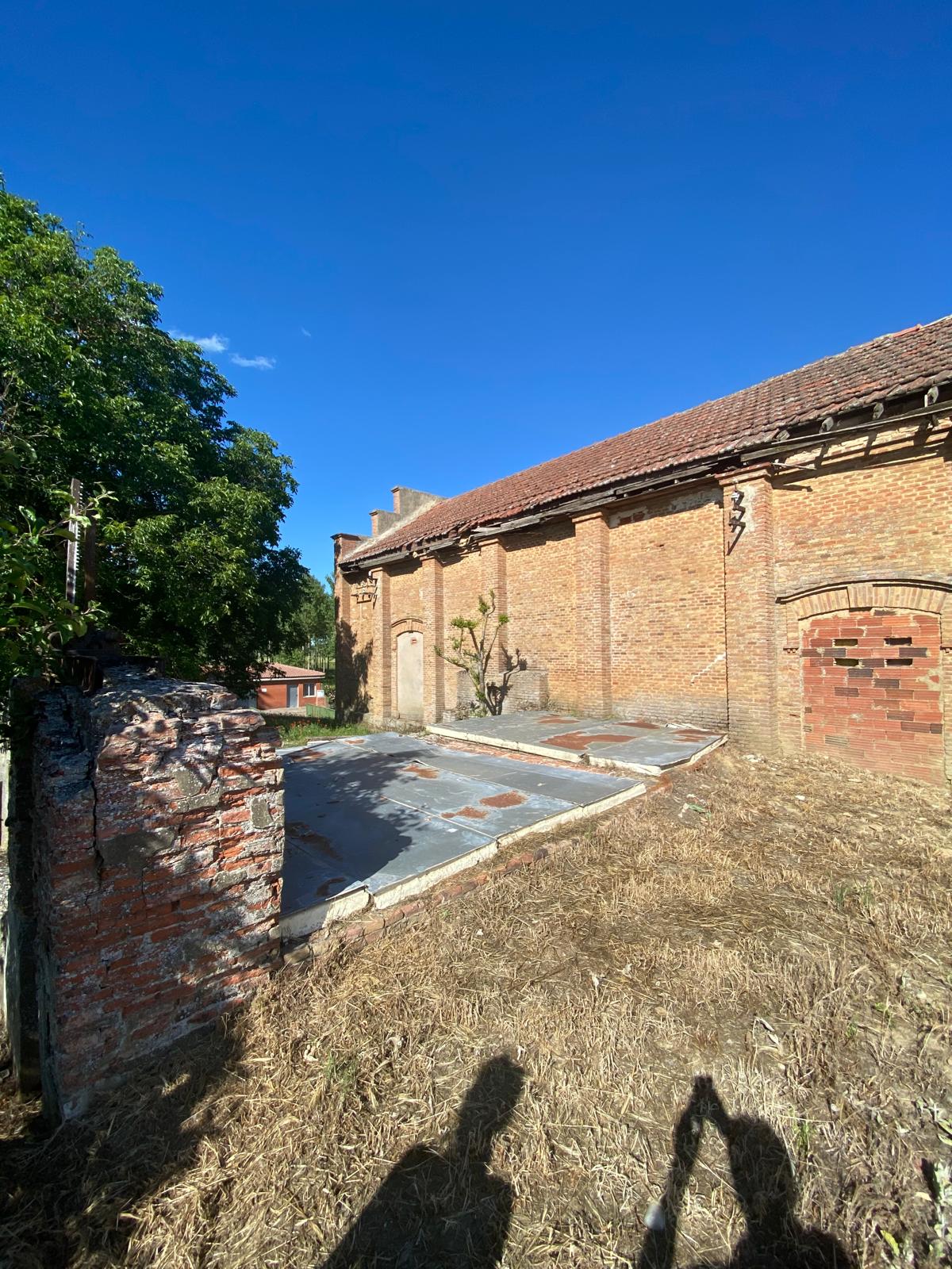 The factory in its rural setting, Perales